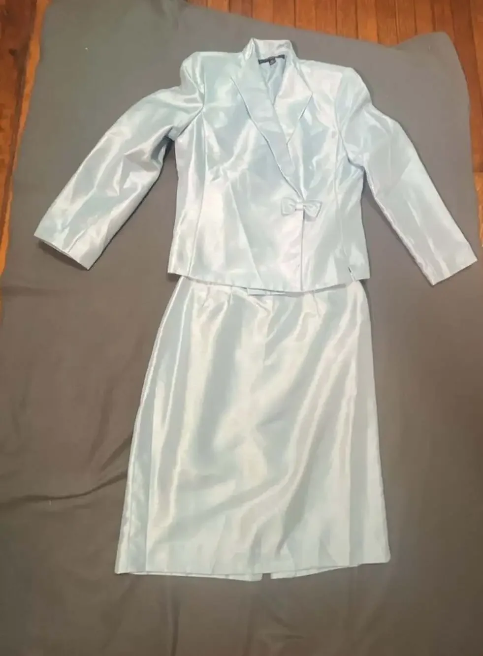 Jones Wear Suit Size 10P Light Blue Skirt Set Jacket Polyester